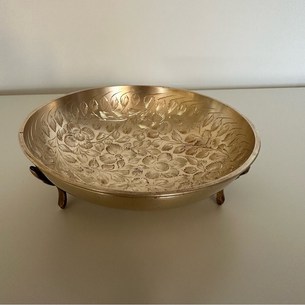 Vintage Handmade India Floral Leaf Etched Brass Footed Round Dish 4.75" diameter